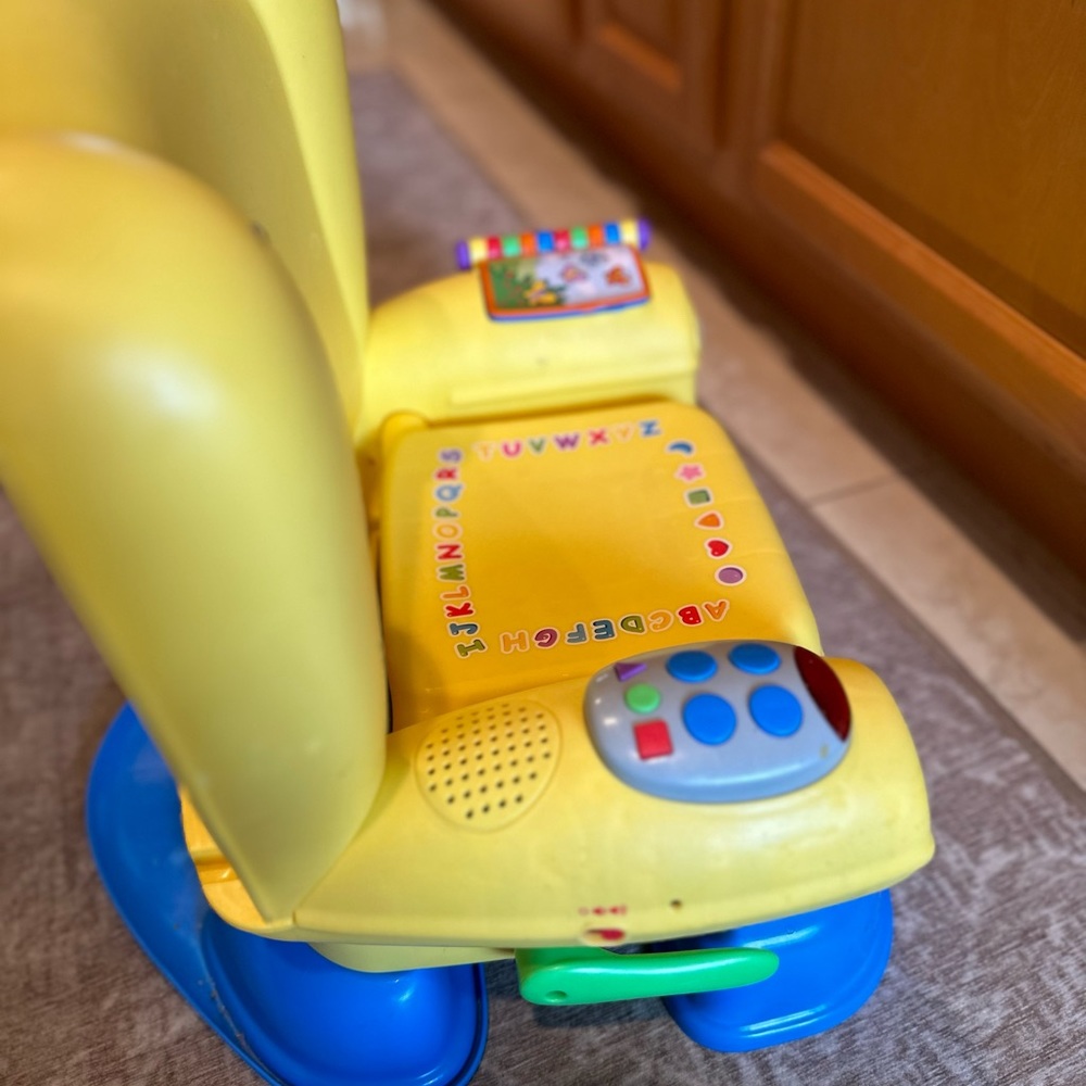 Fisher-Price Laugh & Learn Smart Stages Chair Yellow Smiley Face Baby Ch… - Picture 4 of 10